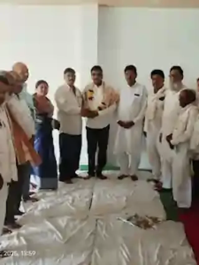 Sangrampur Congress Committee Meeting 2025 at Varvat Bk – कार्यकर्त्यांची उपस्थिती