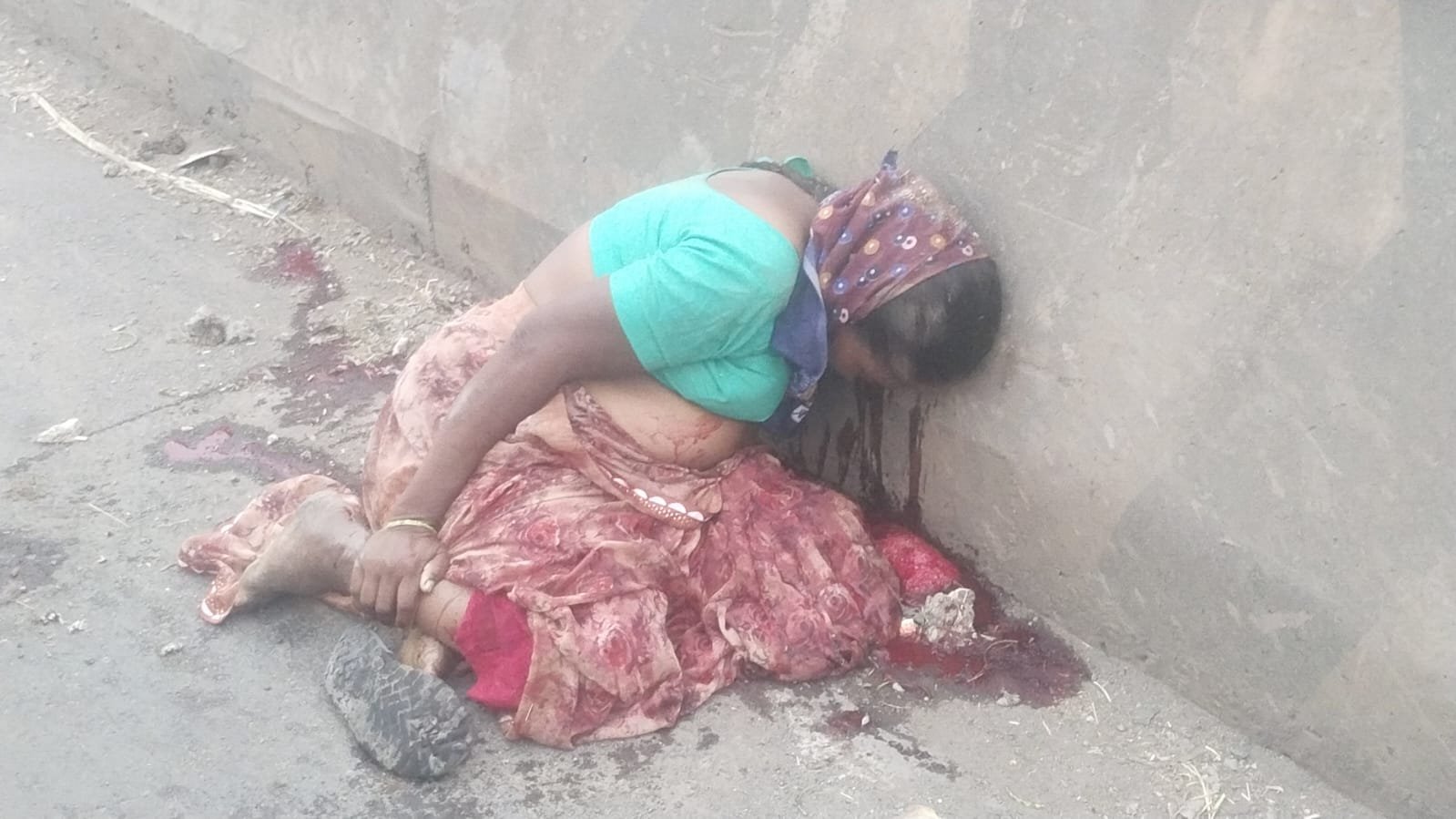 शेगाव उड्डाण पुलावर अपघातस्थळ