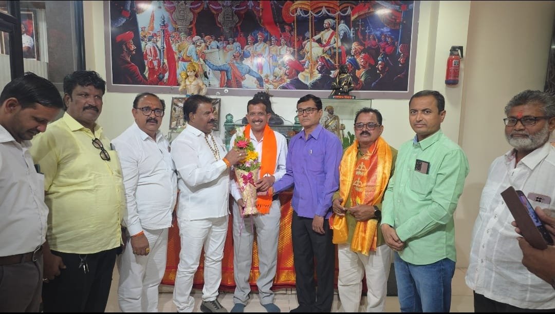 “आमदार संजय गायकवाड यांच्या नेतृत्वाखाली उमेश अग्रवाल व त्र्यंबक भराड यांचा शिवसेनेत प्रवेश”